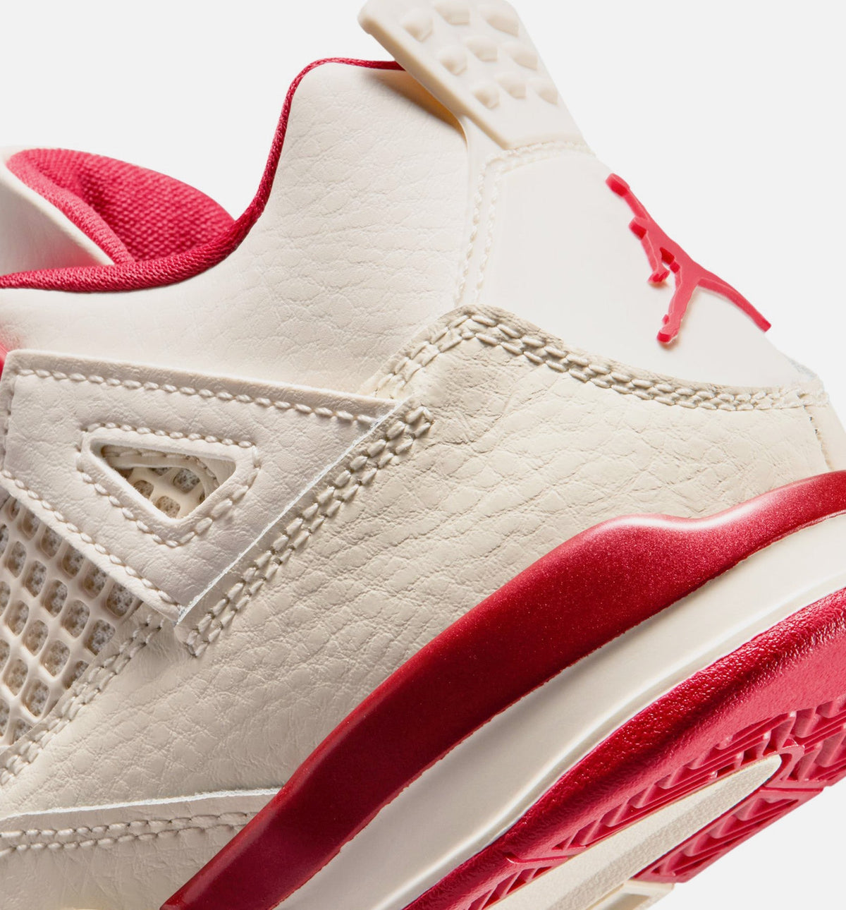 Air Jordan 4 Retro Valentine’s Day – Preschool Lifestyle Shoe in Pale Ivory/Sierra Red/Tough Red