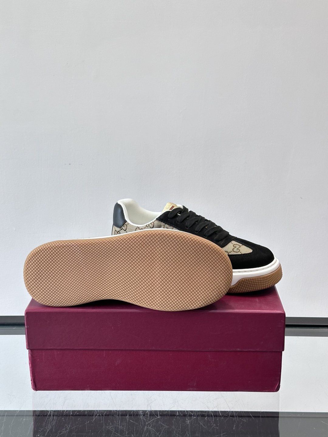 Gucci Men's Black Beige Web Stripe Sneakers
