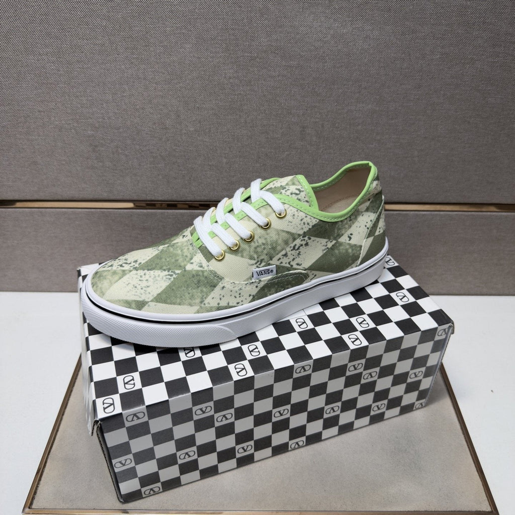 Vans Men's Green Camouflage Low-Top Sneakers